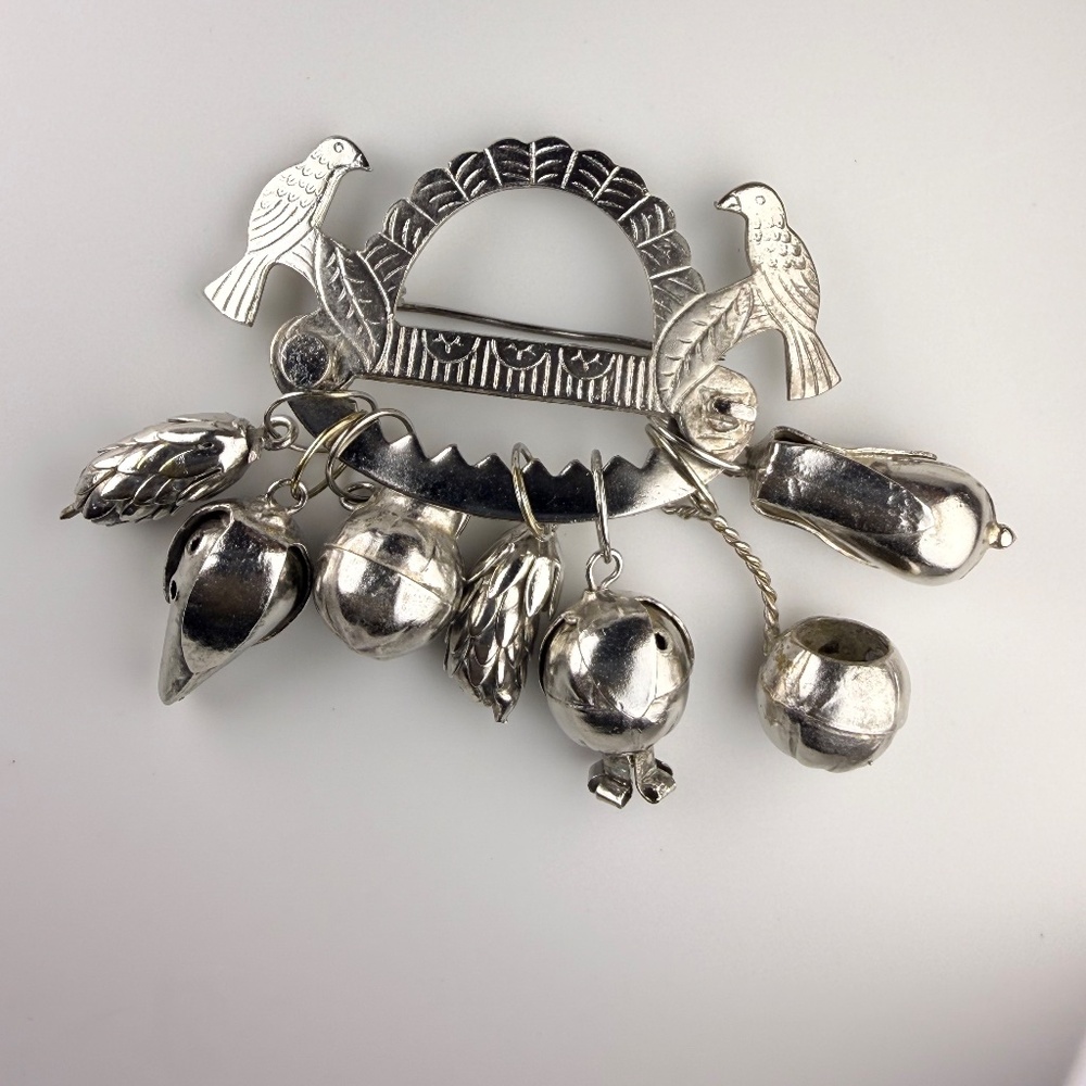 Brazilian Penca De Balangandan Amulet Brooch - Picture 15 of 15